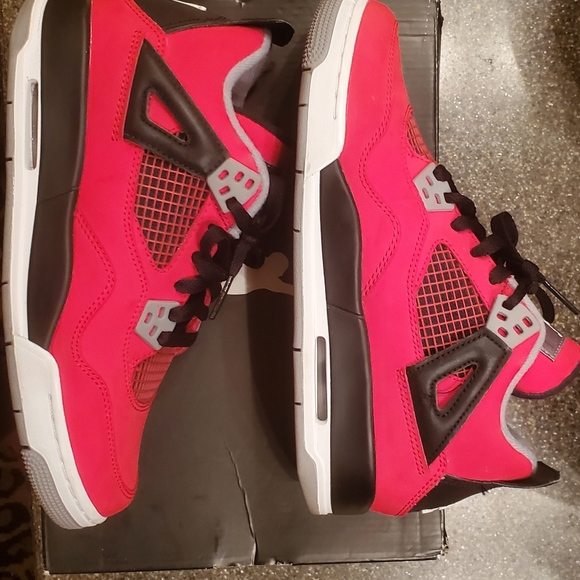Jordan 4 "Toro Bravo" - Picture 2 of 7